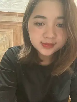 Snapshot of Lonnina chatting on October 2025 01:36:02 AM Lonnina online show from October 2025 01:36:02 AM