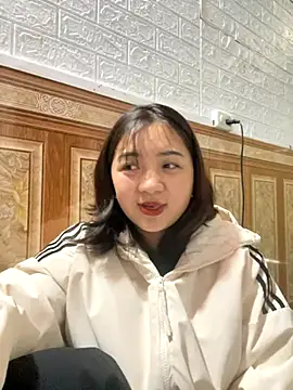 Snapshot of Lonnina chatting on November 2025 07:32:01 AM Lonnina online show from November 2025 07:32:01 AM