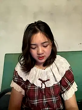 Snapshot of Lonnina chatting on November 2025 05:54:01 AM Lonnina online show from November 2025 05:54:01 AM