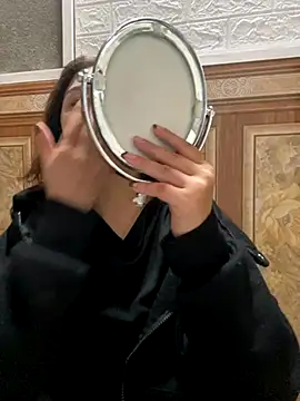 Snapshot of Lonnina chatting on November 2025 07:30:02 AM Lonnina online show from November 2025 07:30:02 AM