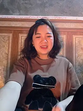 Snapshot of Lonnina chatting on November 2025 03:01:01 PM Lonnina online show from November 2025 03:01:01 PM