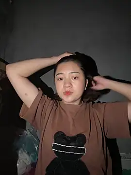 Snapshot of Lonnina chatting on November 2025 05:01:02 PM Lonnina online show from November 2025 05:01:02 PM