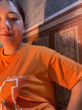 Snapshot of Lonnina chatting on November 2025 06:55:01 AM Lonnina online show from November 2025 06:55:01 AM