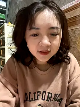 Snapshot of Lonnina chatting on November 2025 01:28:01 AM Lonnina online show from November 2025 01:28:01 AM