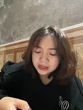 Snapshot of Lonnina chatting on November 2025 02:10:02 AM Lonnina online show from November 2025 02:10:02 AM