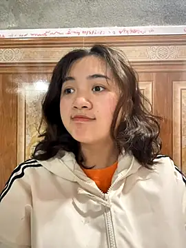 Snapshot of Lonnina chatting on November 2025 04:17:02 AM Lonnina online show from November 2025 04:17:02 AM