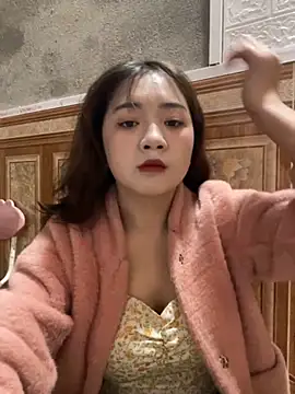 Snapshot of Lonnina chatting on December 2025 02:06:02 AM Lonnina online show from December 2025 02:06:02 AM