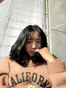 Snapshot of Lonnina chatting on December 2025 03:56:02 AM Lonnina online show from December 2025 03:56:02 AM