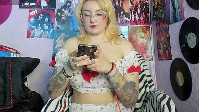 Snapshot of Avril_Maria chatting on September 2025 06:08:02 PM Avril Maria online show from September 2025 06:08:02 PM