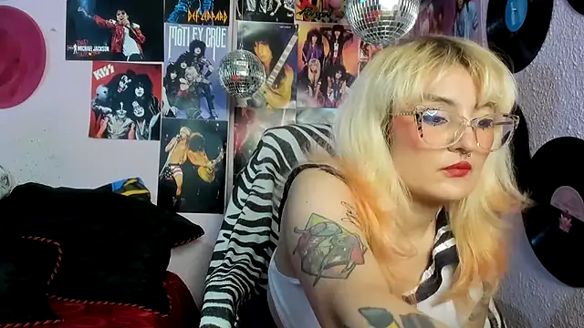 Avril Maria online show from April 2026 11:38:02 PM