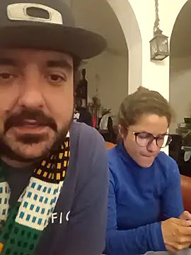 Snapshot of CasalTopaTudo chatting on September 2025 10:45:02 PM CasalTopaTudo online show from September 2025 10:45:02 PM