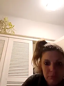 Snapshot of CasalTopaTudo chatting on October 2025 04:13:02 AM CasalTopaTudo online show from October 2025 04:13:02 AM