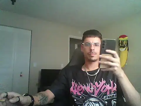 Snapshot of latinosatiro94 chatting on October 2025 11:01:02 PM latinosatiro94 online show from October 2025 11:01:02 PM