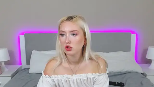 MarianeSun online show from September 2025 04:02:02 AM