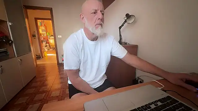 Snapshot of Pigna16PSRN chatting on February 2026 08:00:02 AM Pigna16PSRN online show from February 2026 08:00:02 AM