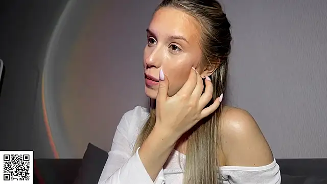 ElysiaXo online show from October 2025 09:57:01 PM