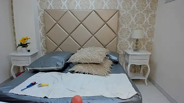 Natashanaughty online show from February 2026 12:25:01 AM