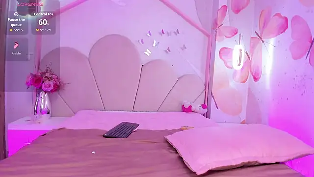 Snapshot of Megan_cute4u chatting on December 2025 02:57:02 PM Megan cute4u online show from December 2025 02:57:02 PM