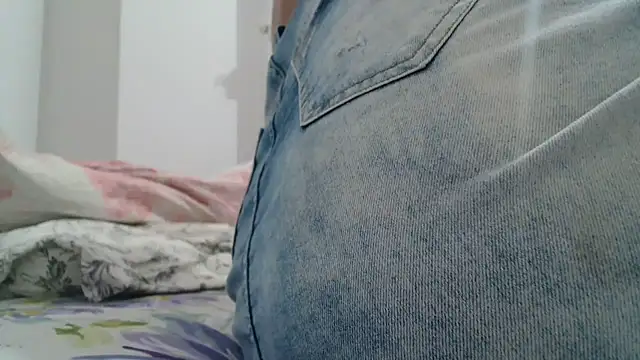 Snapshot of SecretBrunette chatting on December 2025 05:15:02 AM SecretBrunette online show from December 2025 05:15:02 AM