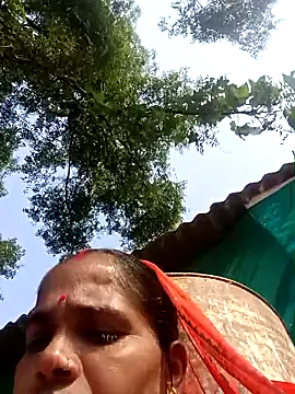 Snapshot of Hot-honi chatting on November 2025 04:24:02 AM Hot-honi online show from November 2025 04:24:02 AM