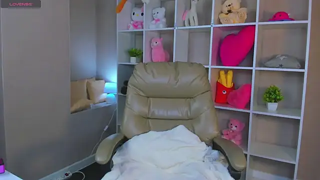 Snapshot of Lynn_Martin chatting on September 2025 01:09:01 AM Lynn Martin online show from September 2025 01:09:01 AM