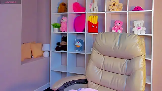 Snapshot of Lynn_Martin chatting on September 2025 01:10:01 AM Lynn Martin online show from September 2025 01:10:01 AM