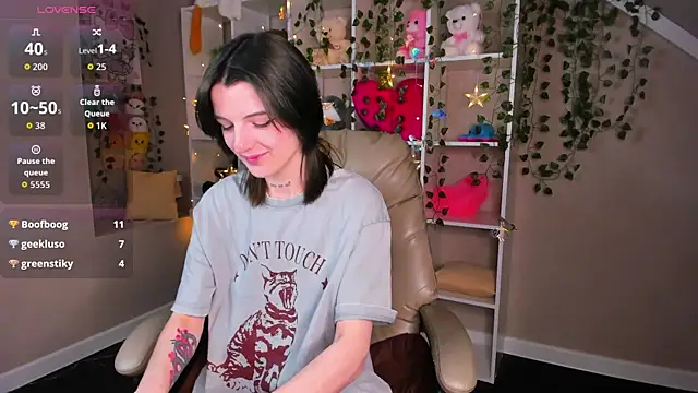 Snapshot of Lynn_Martin chatting on November 2025 01:02:02 PM Lynn Martin online show from November 2025 01:02:02 PM