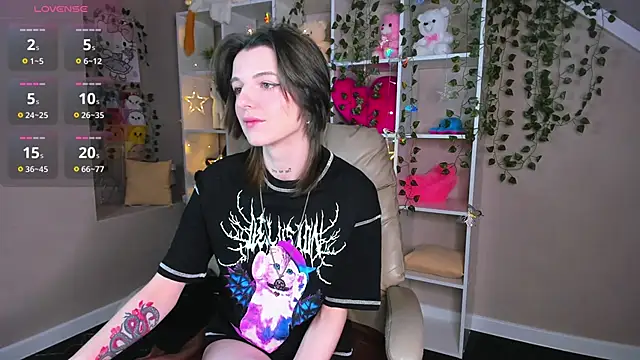 Snapshot of Lynn_Martin chatting on November 2025 01:08:02 AM Lynn Martin online show from November 2025 01:08:02 AM