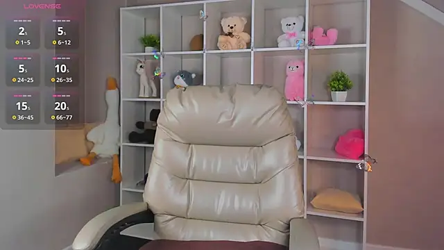 Snapshot of Lynn_Martin chatting on December 2025 12:18:01 AM Lynn Martin online show from December 2025 12:18:01 AM