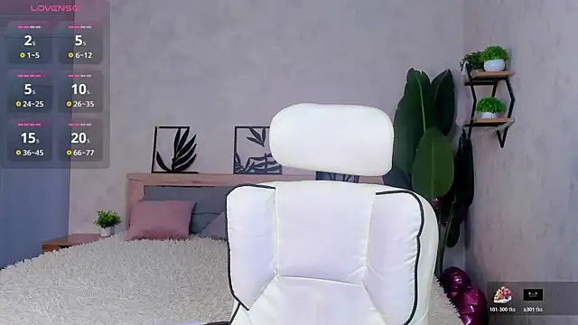 Lynn Martin online show from April 2026 12:19:01 AM