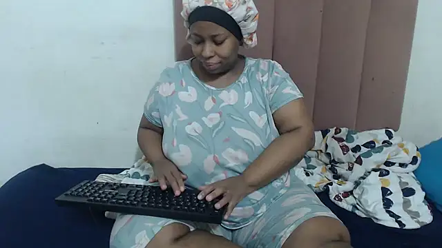 Snapshot of Chubby_Queenx255 chatting on November 2025 05:17:01 AM Chubby Queenx255 online show from November 2025 05:17:01 AM