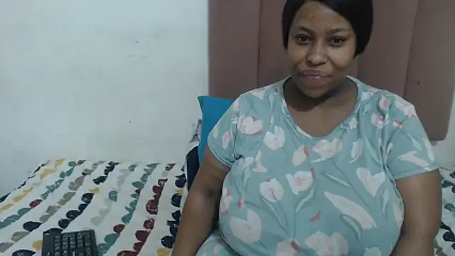 Snapshot of Chubby_Queenx255 chatting on November 2025 04:11:01 AM Chubby Queenx255 online show from November 2025 04:11:01 AM