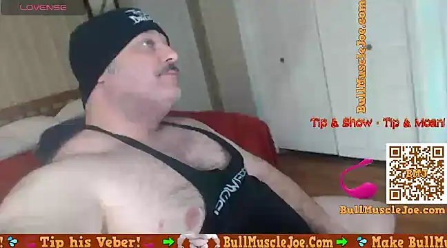 Snapshot of bullmusclejoe chatting on December 2024 01:40:01 AM bullmusclejoe online show from December 2024 01:40:01 AM