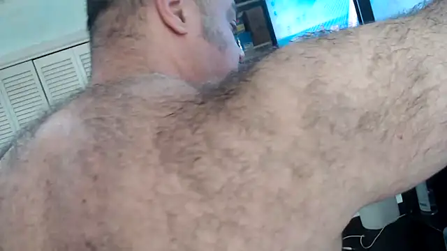 Snapshot of bullmusclejoe chatting on November 2025 11:37:02 PM bullmusclejoe online show from November 2025 11:37:02 PM