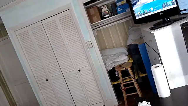 Snapshot of bullmusclejoe chatting on November 2025 03:56:02 PM bullmusclejoe online show from November 2025 03:56:02 PM