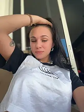 Snapshot of VendiMur chatting on December 2025 02:06:01 AM VendiMur online show from December 2025 02:06:01 AM