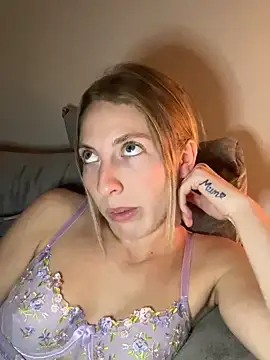 Snapshot of CheekyChelseaX chatting on November 2025 08:20:02 PM CheekyChelseaX online show from November 2025 08:20:02 PM