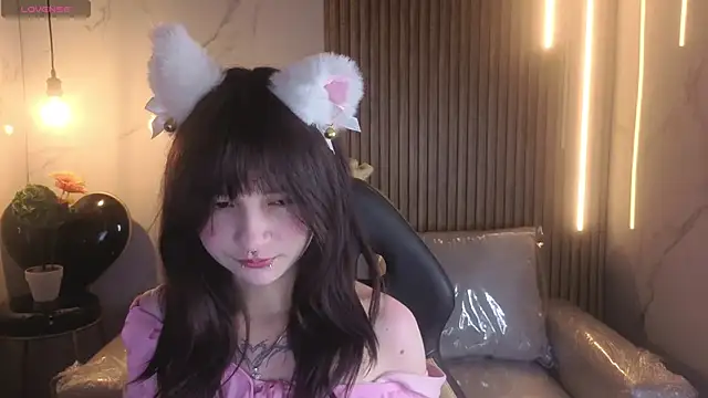  Charlotte Collins  online show from March 2026 02:44:02 PM