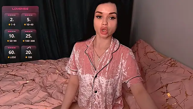 Snapshot of Luxuryy_baby chatting on November 2025 04:51:01 PM Luxuryy baby online show from November 2025 04:51:01 PM