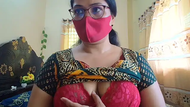 Snapshot of Elena_cruz5 chatting on April 2026 05:19:01 AM Elena cruz5 online show from April 2026 05:19:01 AM