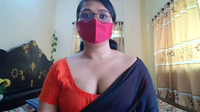 Snapshot of Elena_cruz5 chatting on May 2026 03:58:02 AM Elena cruz5 online show from May 2026 03:58:02 AM