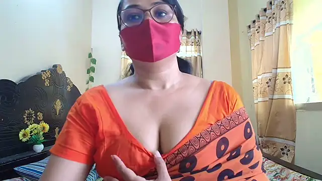 Snapshot of Elena_cruz5 chatting on May 2026 03:48:01 AM Elena cruz5 online show from May 2026 03:48:01 AM