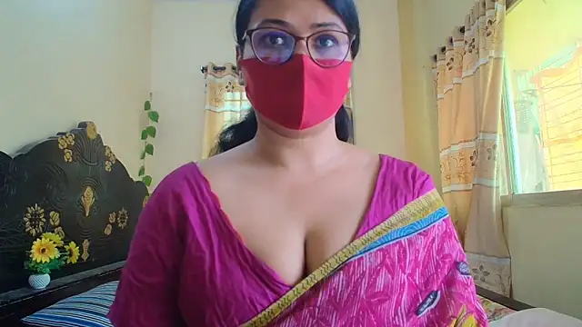Snapshot of Elena_cruz5 chatting on May 2026 04:21:01 AM Elena cruz5 online show from May 2026 04:21:01 AM