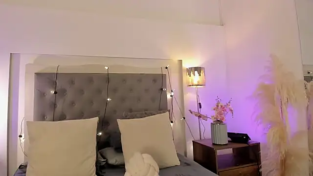 lea walkerr online show from April 2026 07:39:02 PM