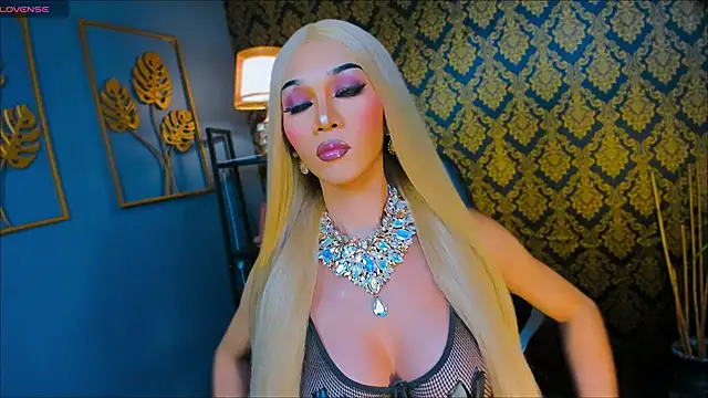 Snapshot of BelindaAbundance chatting on December 2025 03:45:02 AM BelindaAbundance online show from December 2025 03:45:02 AM