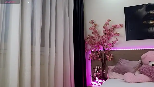 Snapshot of anexblondie chatting on December 2025 02:43:02 PM anexblondie online show from December 2025 02:43:02 PM