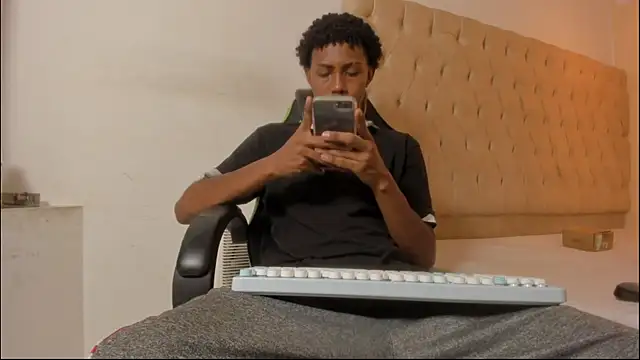 Jax Maliq online show from November 2025 09:28:01 PM