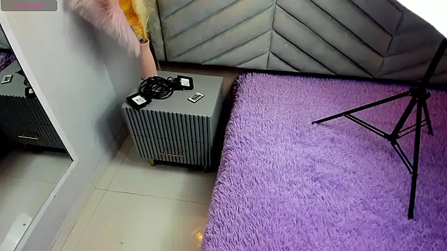 Mia Valentine  online show from March 2026 07:11:01 PM