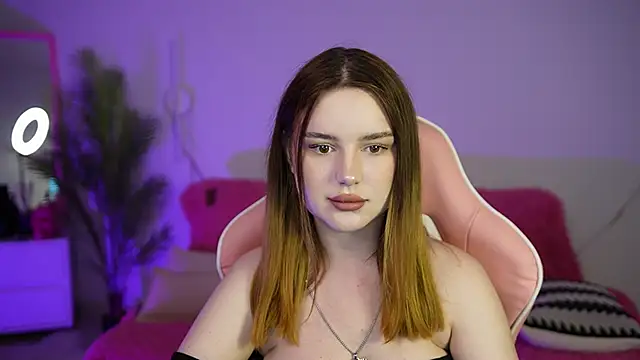 Snapshot of MilanaMoons chatting on September 2025 12:38:02 PM MilanaMoons online show from September 2025 12:38:02 PM