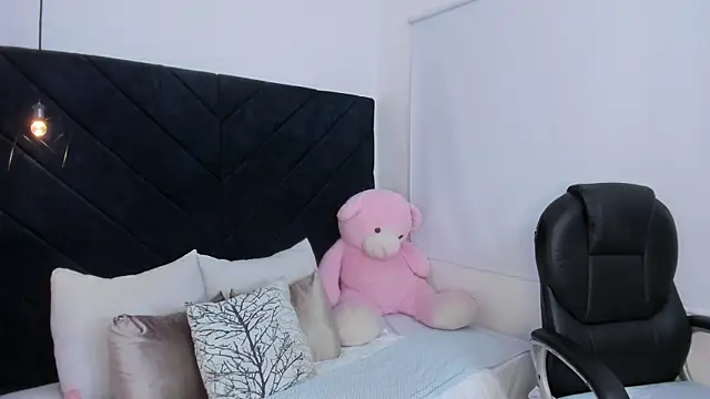 kate lua online show from February 2026 12:00:01 PM